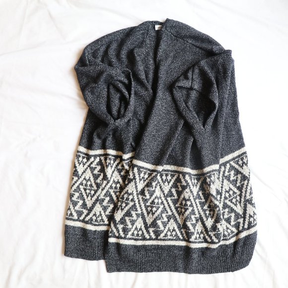 Aritzia Wool Cape - Picture 4 of 7